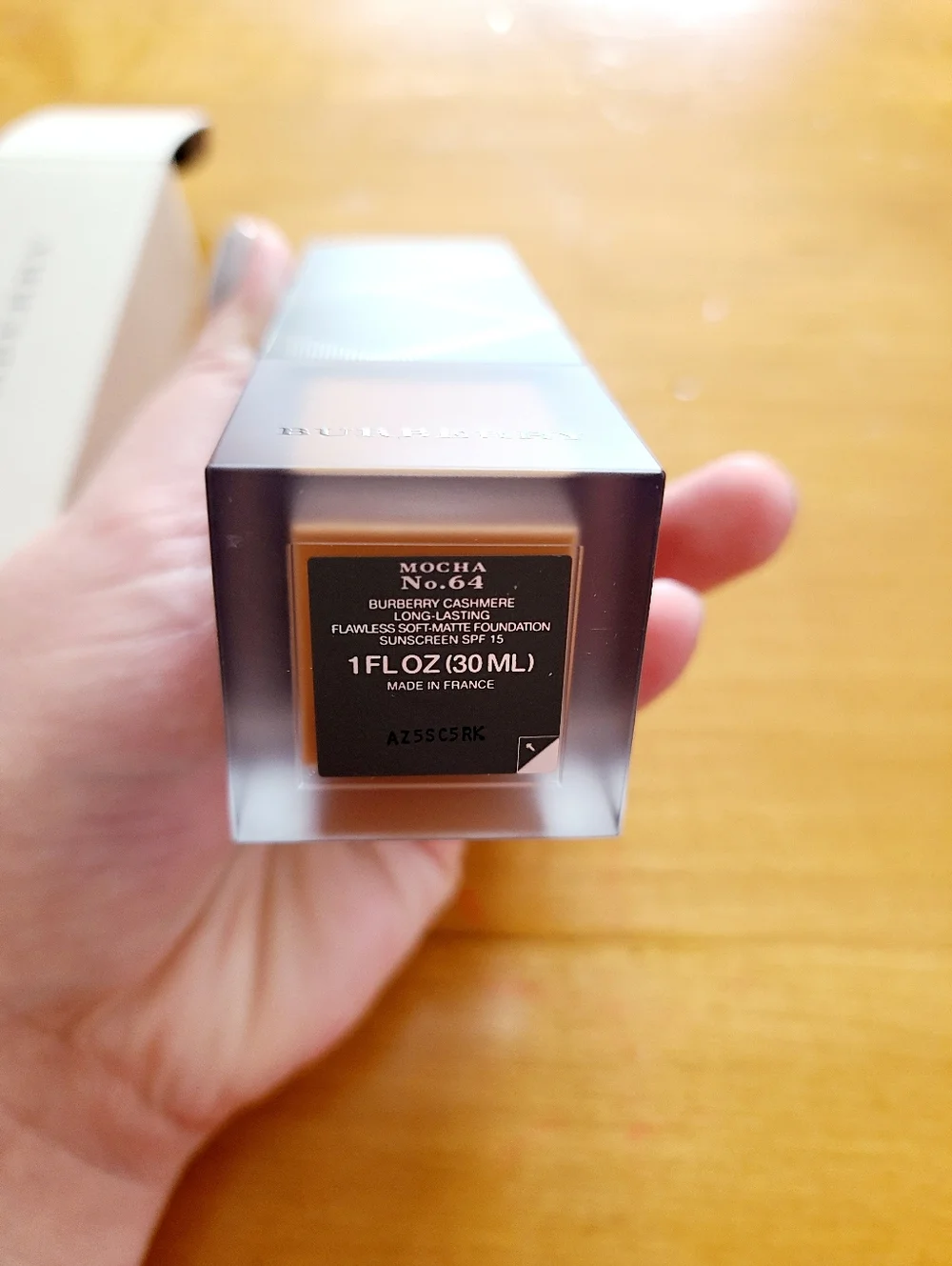 Burberry Foundation Fluid in Beige-Tan